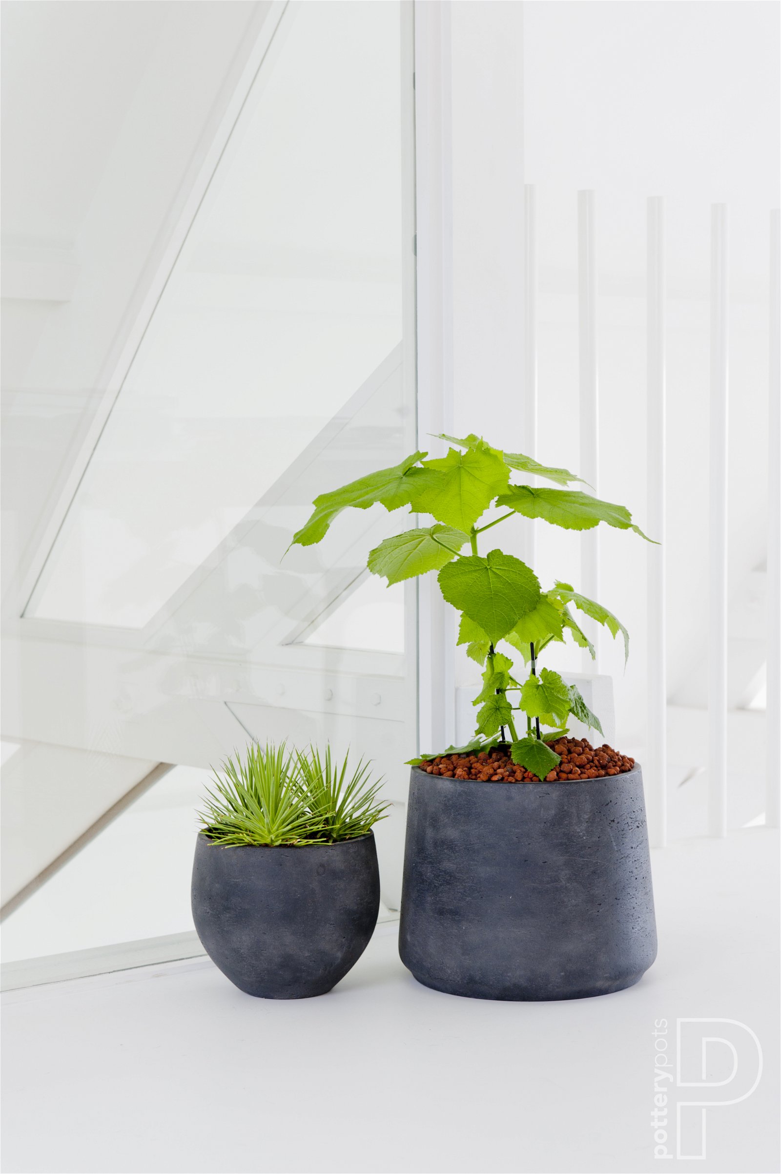 Fiberclay flower pot black (W/H/D) 14x11x14cm