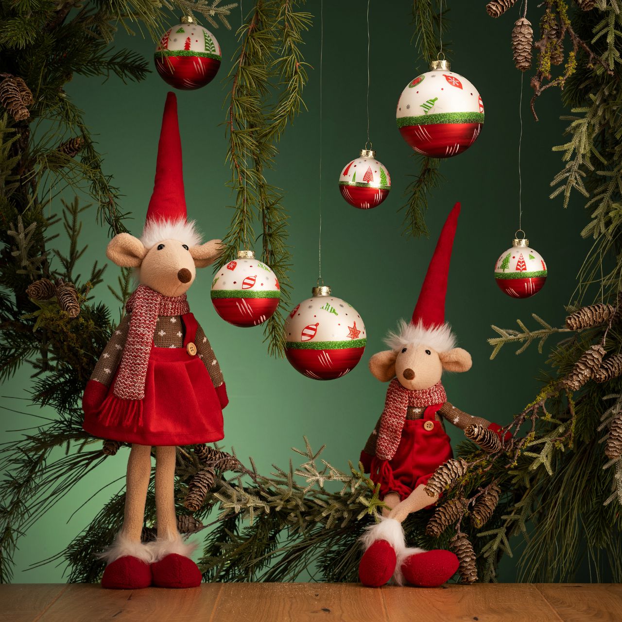 Kantenhocker Wintermaus aus Textil rot 2-fach, (B/H/T) 15x36x14cm Kantenhocker Wintermaus aus Textil rot 2-fach, (B/H/T) 15x36x14cm