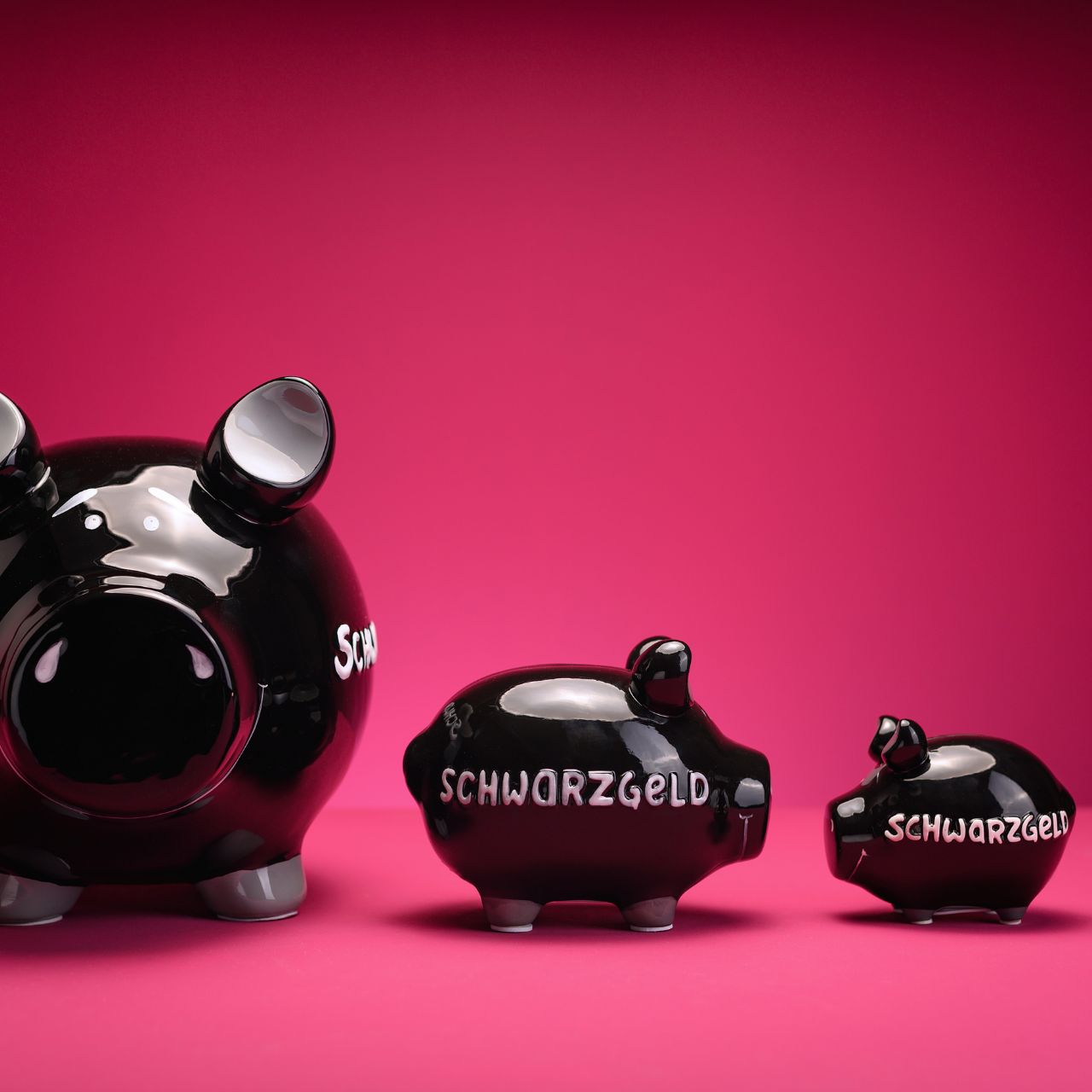 KCG Sparschwein "Schwarzgeld" aus Keramik, Schwarz/Weiß (B/H/T) 30x25x25cm Monsterschwein Sparschwein