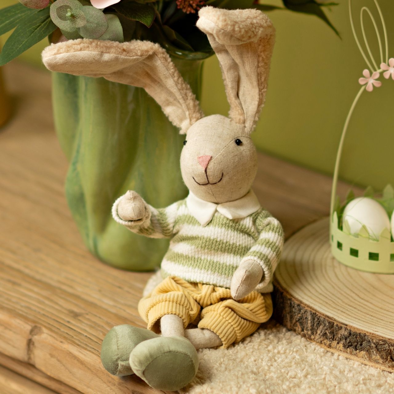 Hasen-Kuscheltier, Stofftier, gestreifter Pullover, lange Ohren, gelbe Hose