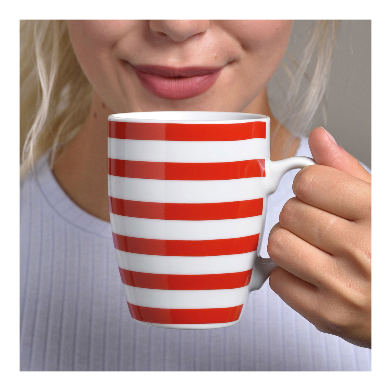 Becher Streife rot-weiß, 4-fach sortiert aus Porzellan, 10 cm 250ml Pokal, Körperteil, Finger, Hand, Person