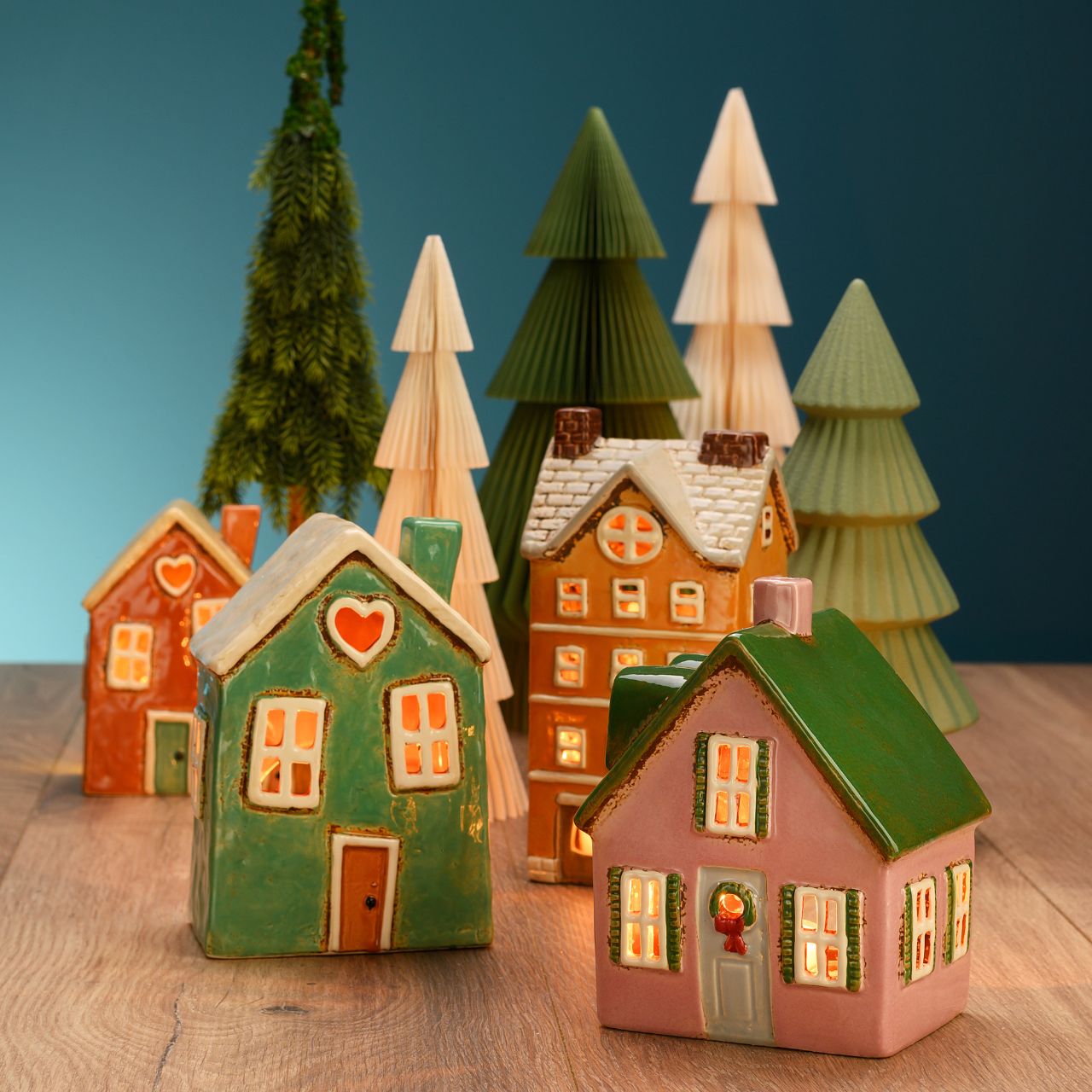 Albero di Natale in ceramica verde (L/H/D) 13x27x13cm Albero di Natale in ceramica verde (L/H/D) 13x27x13cm