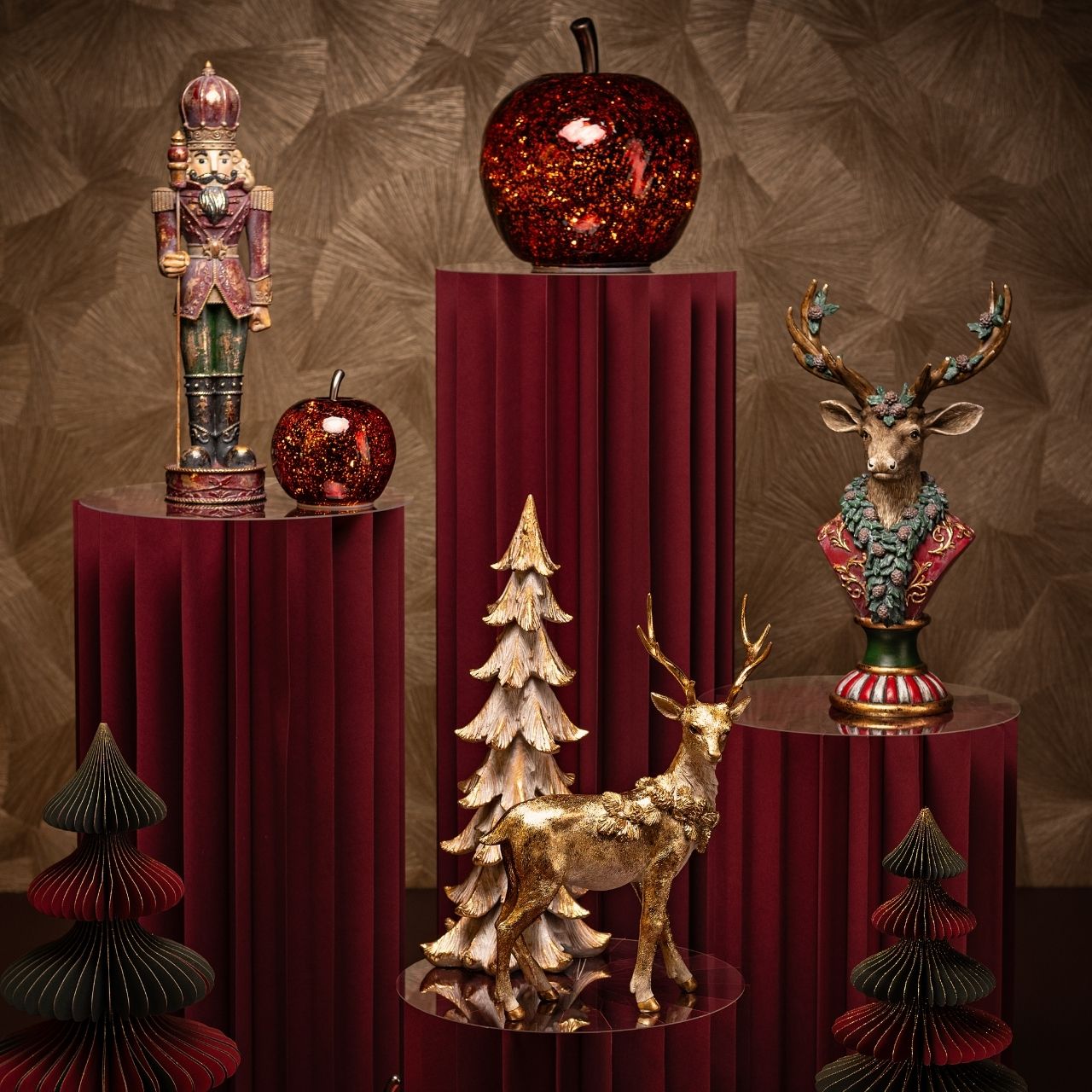 weihnachtsdekoration, dekofiguren, hirschenfigur, goldene figuren, glasapfel