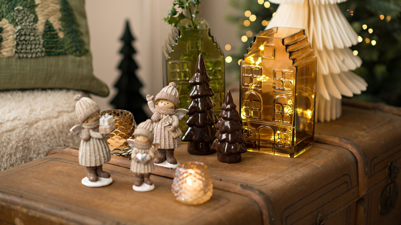 Weihnachtsdeko, Glaslaterne, Hausform, Bernsteinfarben, Keramikbäume