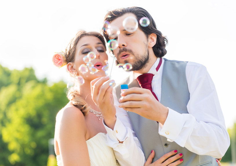 Soap bubbles set of 96, heart for wedding, plastic, 4.5ml, (W/H/D) 1x10x1cm Ø1cm Photographie, Erwachsener, Männlich, Mann, Person