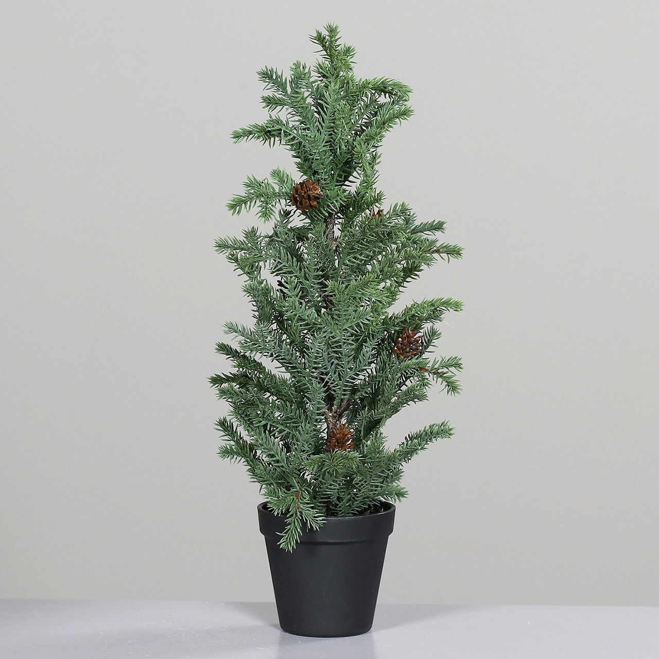 Tannenbaum im Topf mit Zapfen aus Kunststoff, Grün/Schwarz (B/H/T) 18x48x18cm Tannenbaum im Topf mit Zapfen aus Kunststoff, Grün/Schwarz (B/H/T) 18x48x18cm
