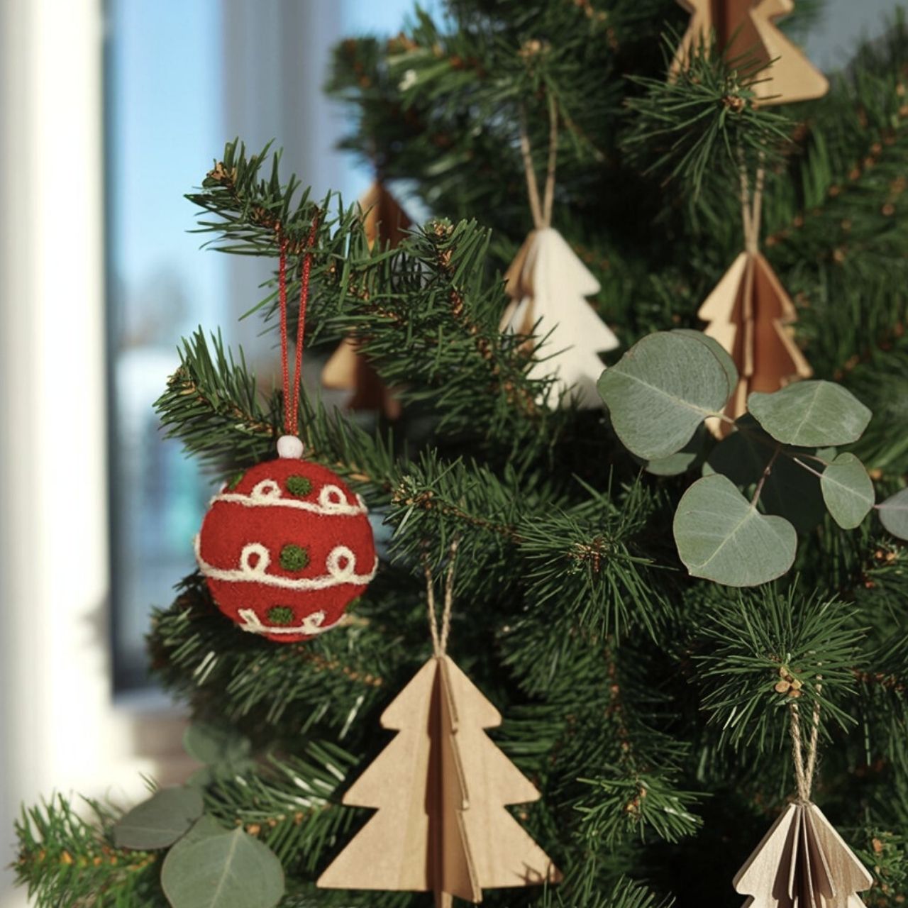 Felt Christmas bauble hanger, red (W/H/D) 7x8x7cm Ø7cm