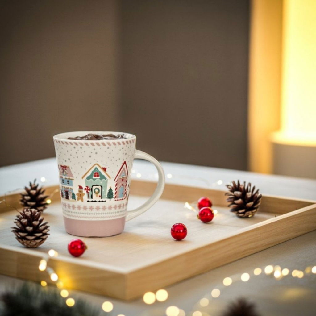 Becher weihnachtliche Stadthäuser dekor aus Porzellan bunt 2-fach, (B/H/T) 12x11x9cm 350ml Becher weihnachtliche Stadthäuser dekor aus Porzellan bunt 2-fach, (B/H/T) 12x11x9cm 350ml