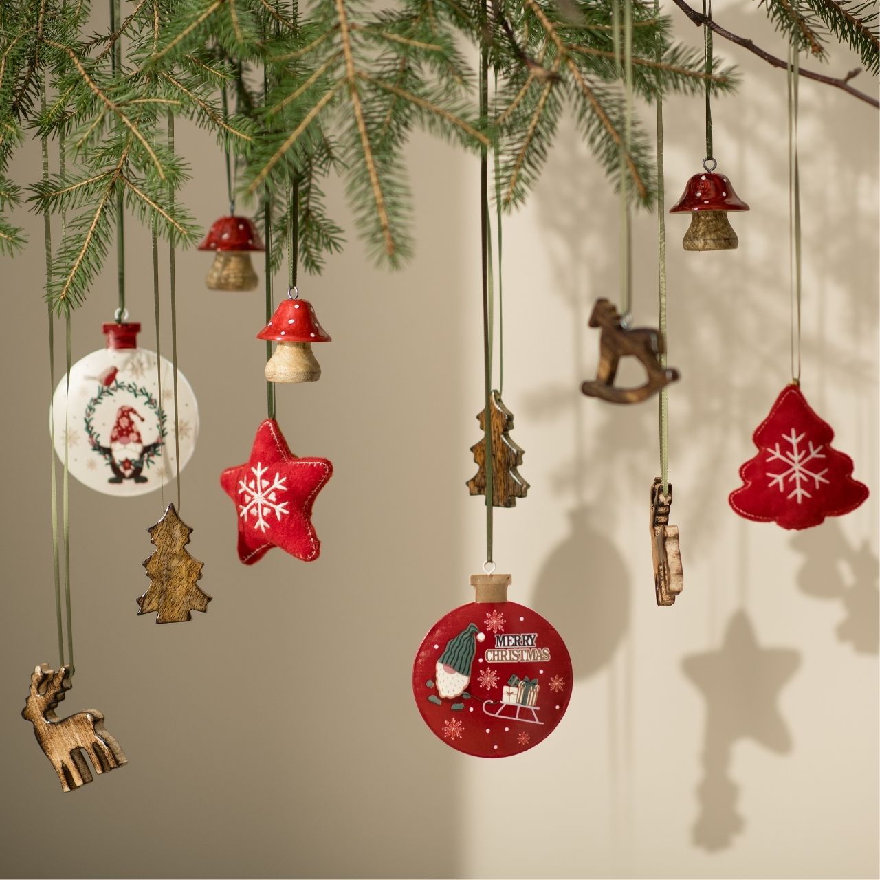Weihnachtskugeln, Keramik, Holzkappe, Roter Ball, Weihnachten