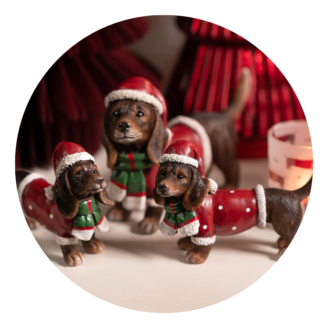 Dekofiguren, Hundemotiv, Weihnachtsdeko, Miniaturhunde, Santa-Kostüm