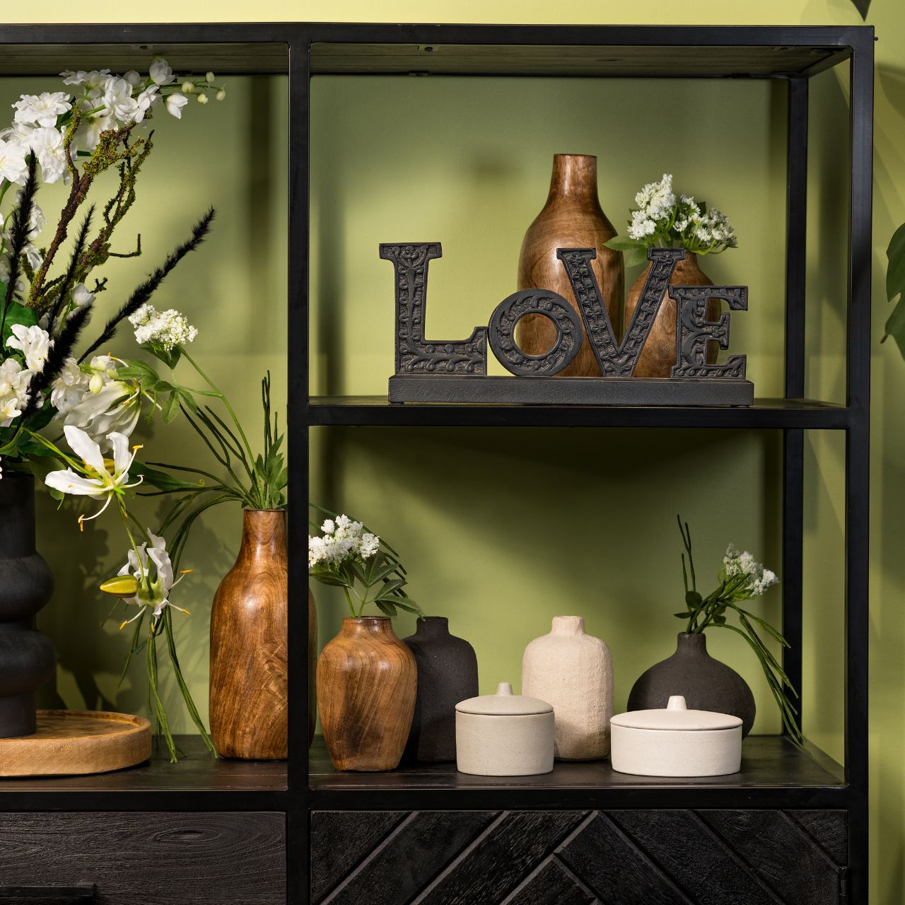 Displaystandaard belettering, Love van mangohout zwart (B/H/D) 36x15x6cm Displaystandaard belettering, Love van mangohout zwart (B/H/D) 36x15x6cm