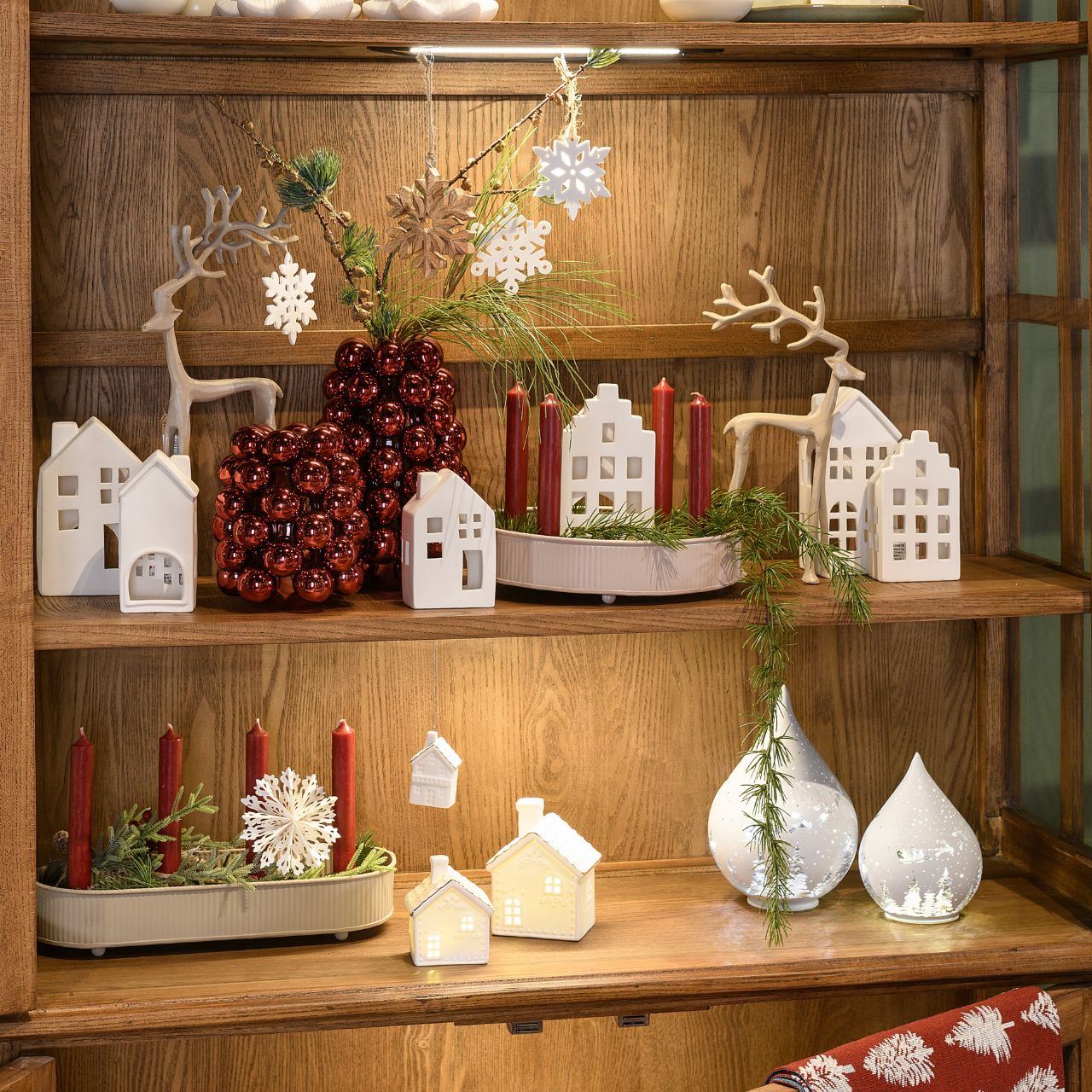 Kerstfiguur druppelvormig met LED gemaakt van glas, wit (B/H/D) 11x16x11cm Werking op batterijen 3xAA niet inbegrepen Kerstfiguur druppelvormig met LED gemaakt van glas, wit (B/H/D) 11x16x11cm Werking op batterijen 3xAA niet inbegrepen