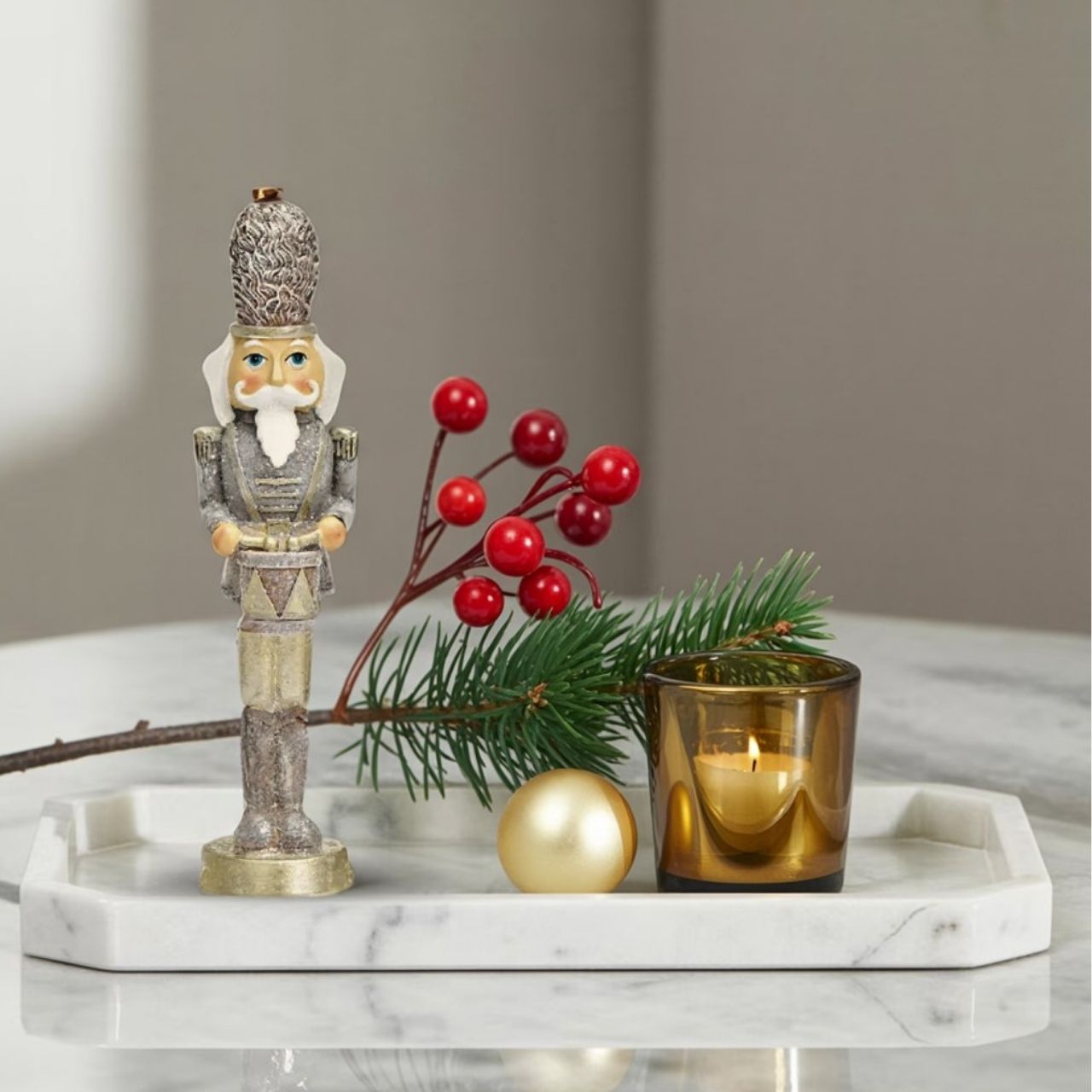 Casse-noix en poly blanc, beige 4 fois, (L/H/P) 4x17x4cm Casse-noix en poly blanc, beige 4 fois, (L/H/P) 4x17x4cm