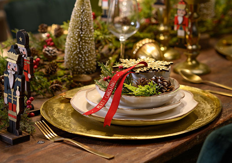 Présentoir Casse-Noisette en bois multicolore 3 fois, (L/H/P) 6x18x4cm Présentoir Casse-Noisette en bois multicolore 3 fois, (L/H/P) 6x18x4cm