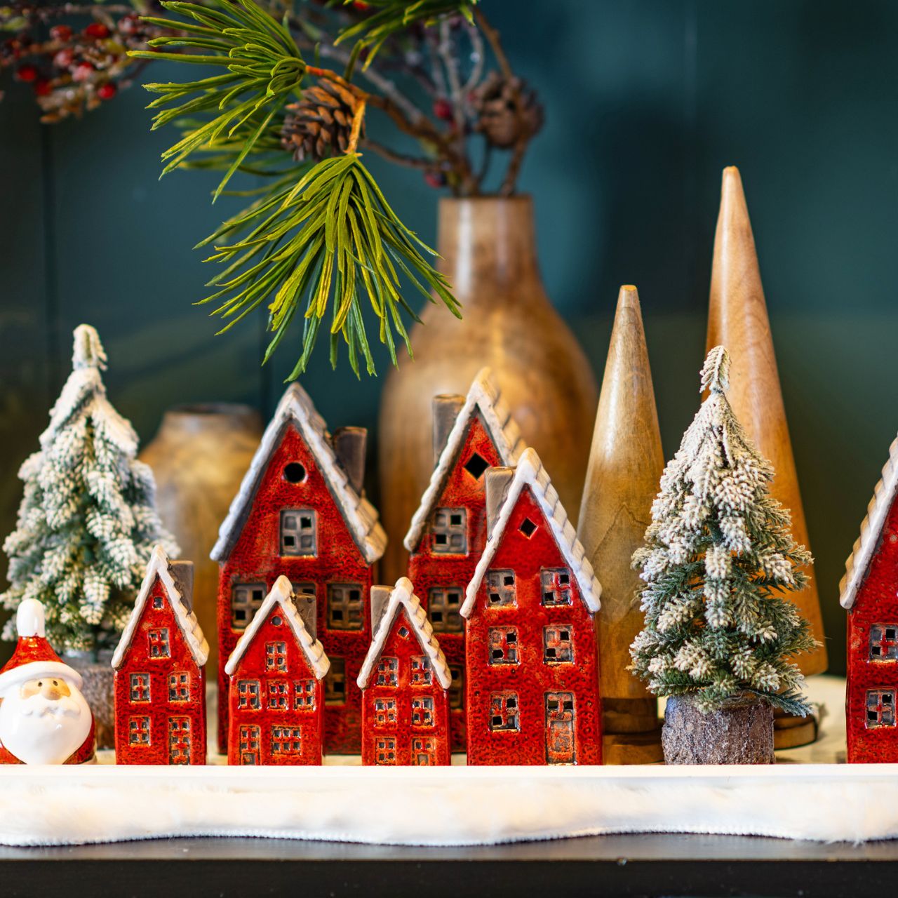 Tannenbaum aus Mangoholz natur (B/H/T) 7x26x7cm Tannenbaum aus Mangoholz natur (B/H/T) 7x26x7cm