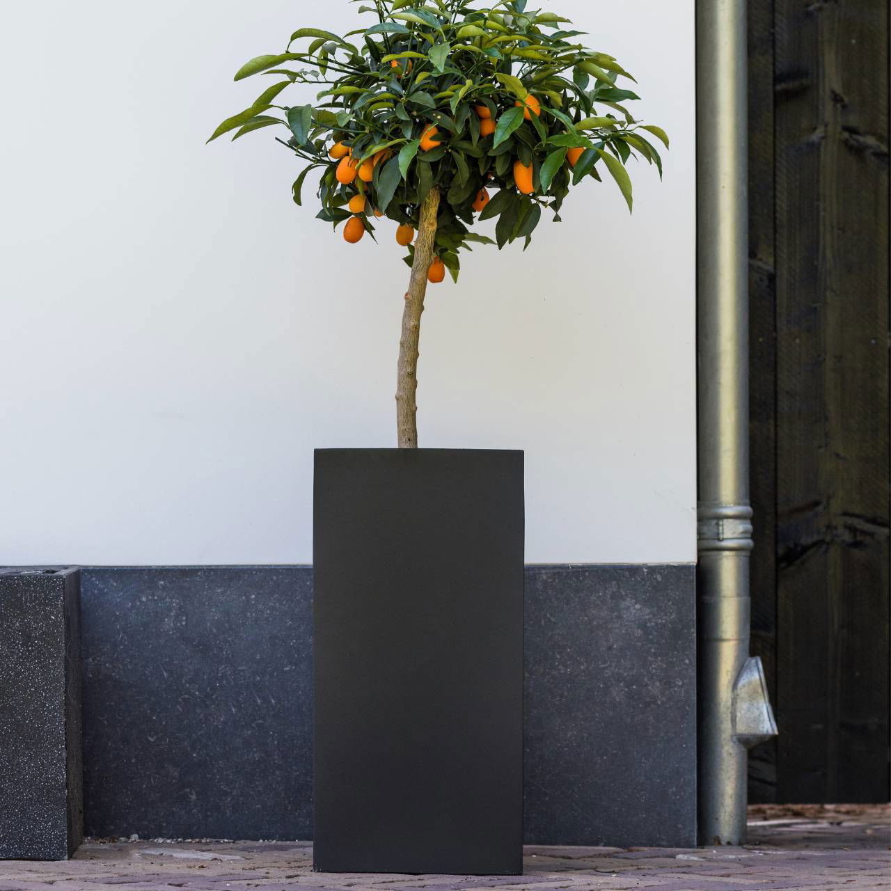 Pot de fleurs en Fiberstone noir (L/H/P) 30x60x30cm