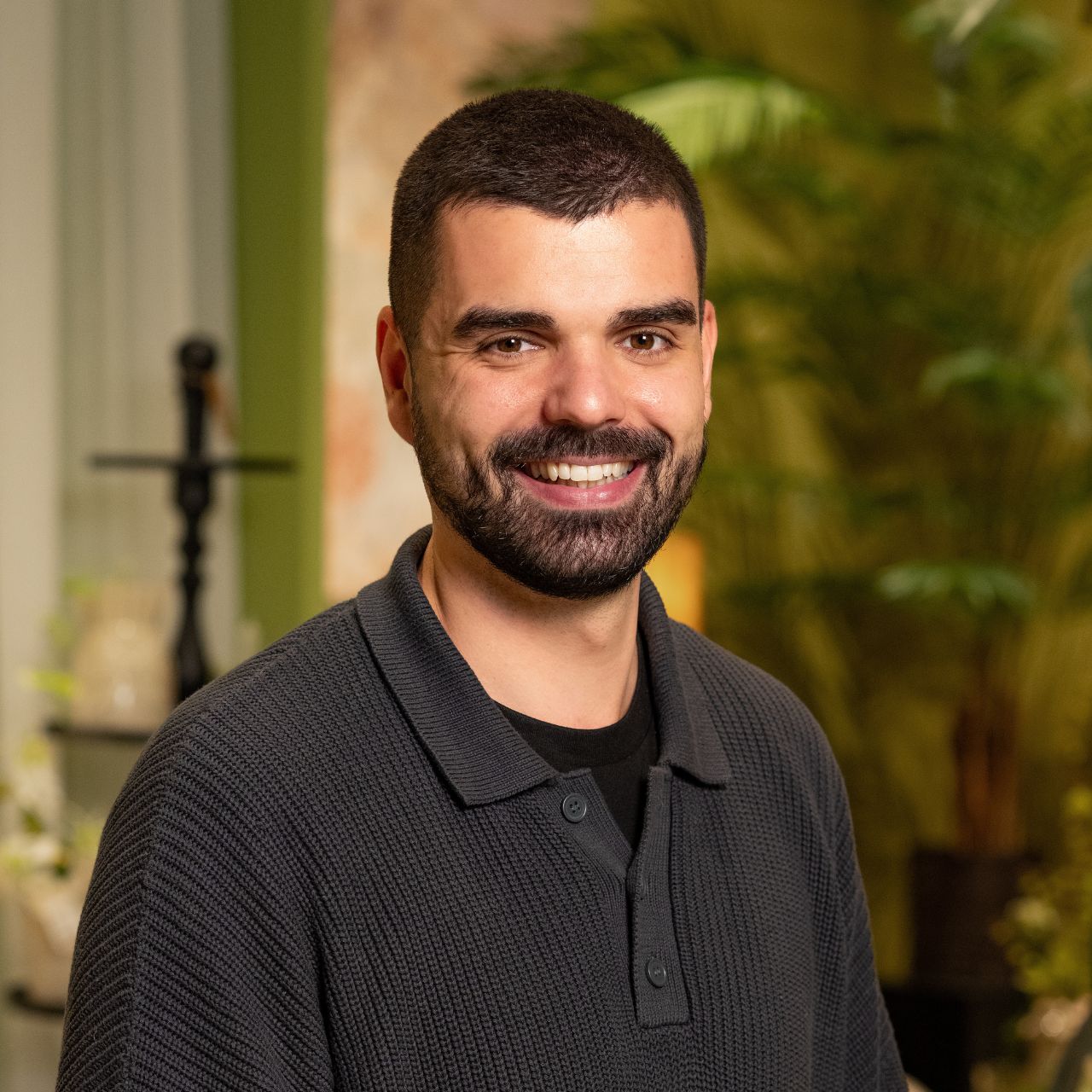 Rundhalsausschnitt, Person, Kopf, Gesicht, Mann