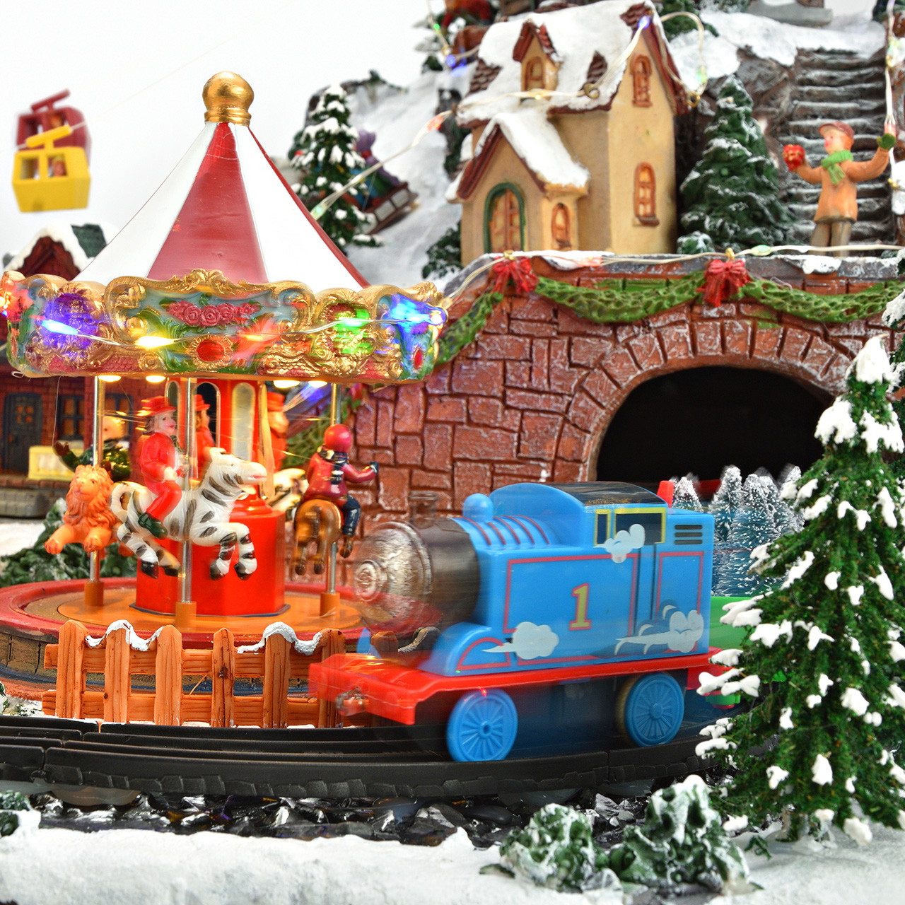 Weihnachtsdorf, Modelleisenbahn, Schneelandschaft, Karussell, Seilbahn