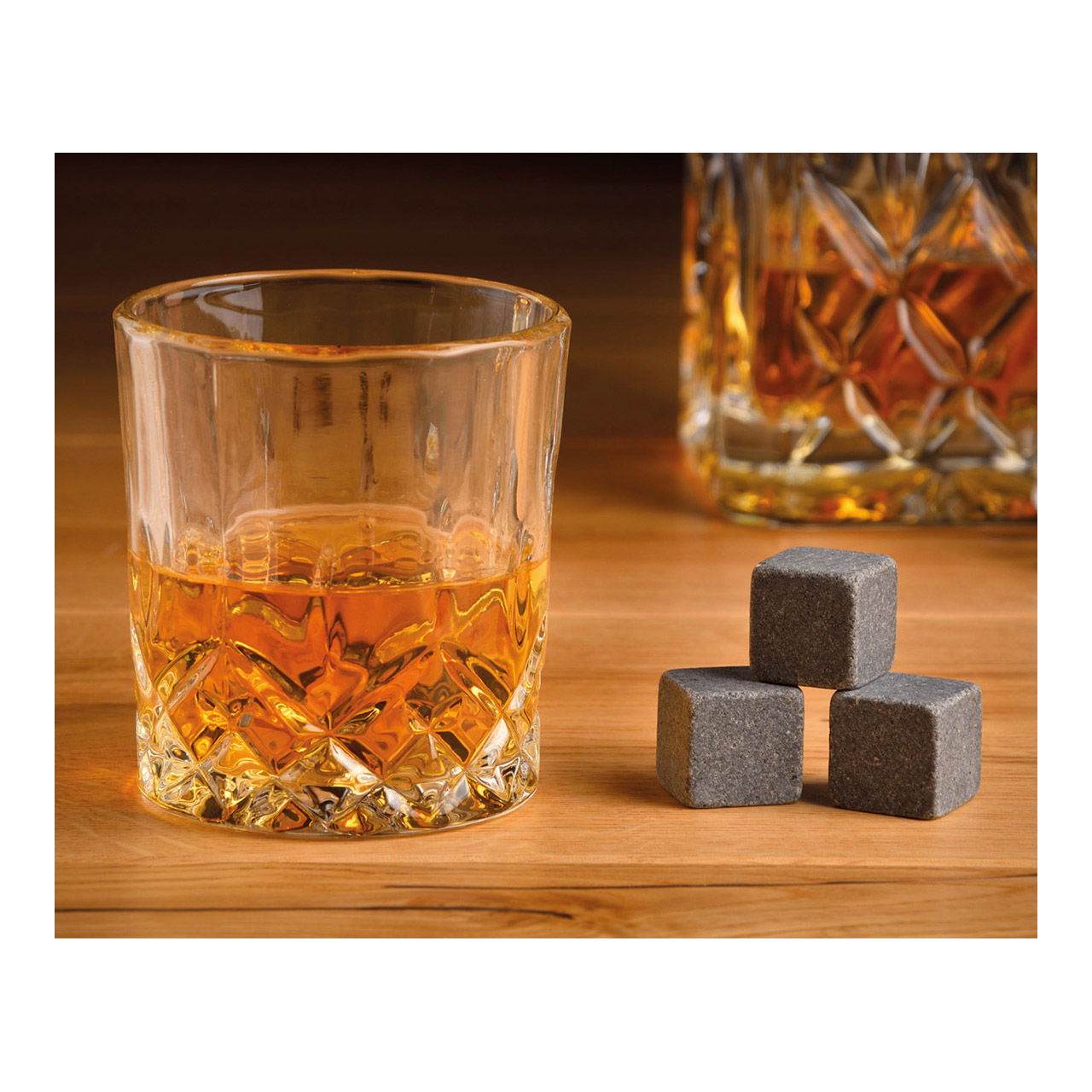 Whisky Stein Set, cubes de glace en pierre de basalte, 2cm, 8 cubes avec 4 verres 9x8x9cm, 300ml, dans boîte en bois 21,5x10x30,7cm