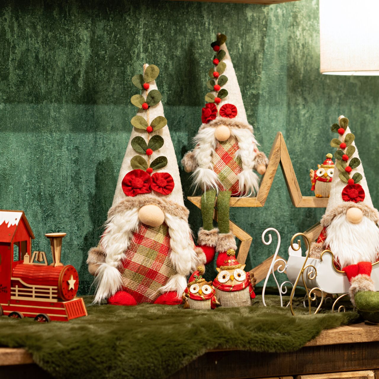 Búho de invierno con corona, bolsa de polietileno marrón de 2 pliegues, (A/A/P) 6x8x4cm Búho de invierno con corona, bolsa de polietileno marrón de 2 pliegues, (A/A/P) 6x8x4cm