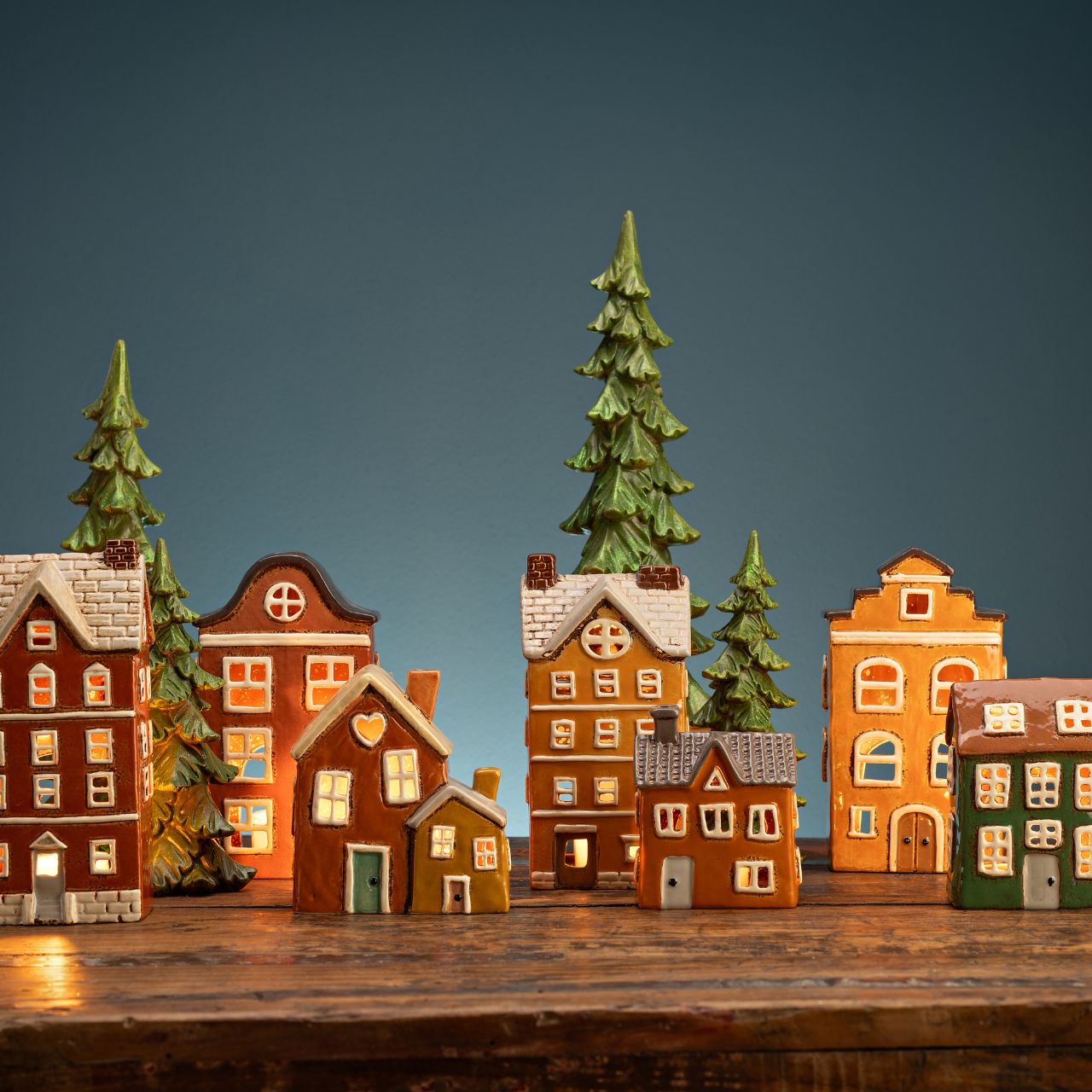 Lichthaus aus Steingut, Orange/Braun (B/H/T) 11x12x7cm Lichthaus aus Steingut, Orange/Braun (B/H/T) 11x12x7cm