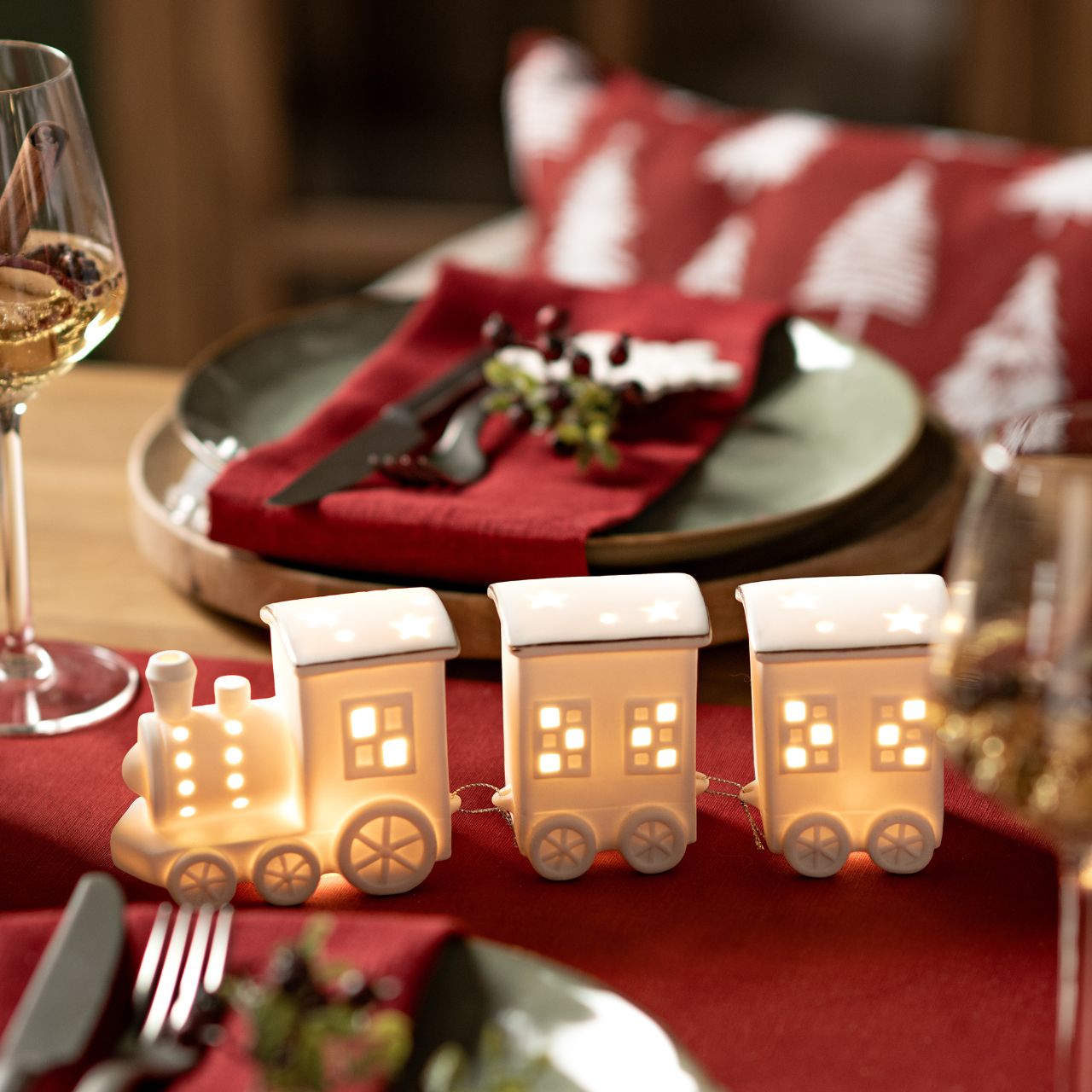 Figurita de tren de Navidad con LED de porcelana, blanca (A/A/A) 25x9x6cm Funcionamiento con pilas 3xLR44 no incluidas Glas, Mobiliar, Tabelle, Esstisch