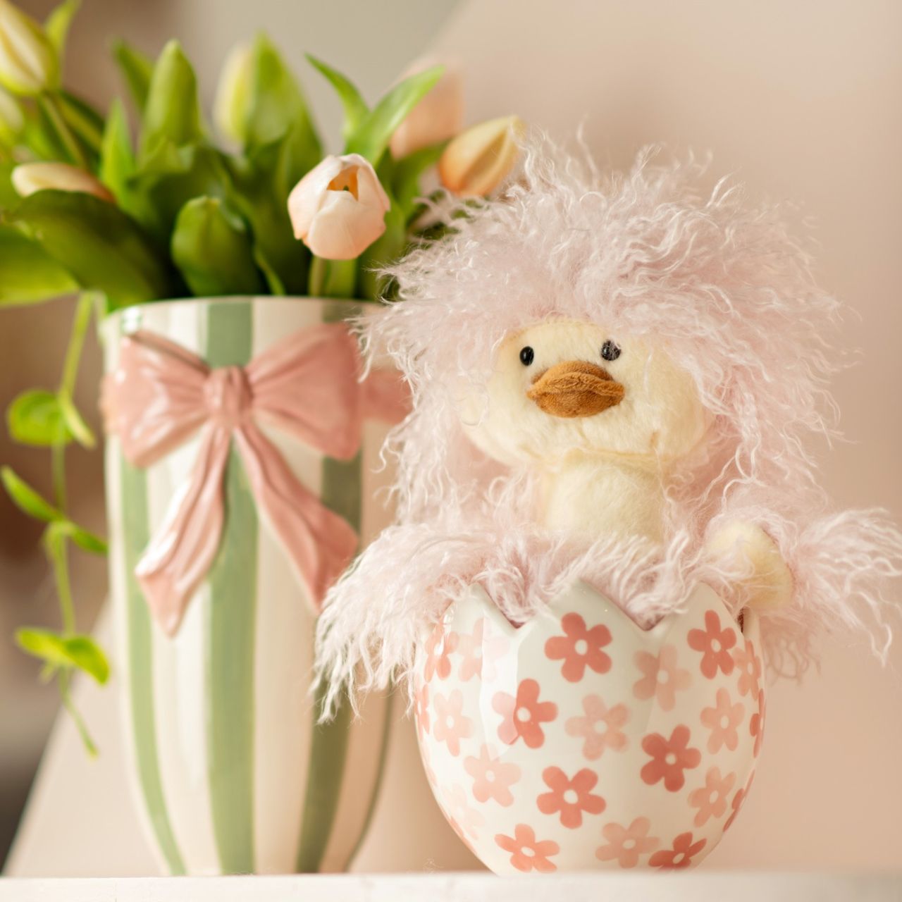 Keramikübertopf, Leopardenform, gepunktet, beige, Pflanzgefäß, Plüschente, rosa Kunstfell, Blumenmuster, Stofftier, Osterdekoration