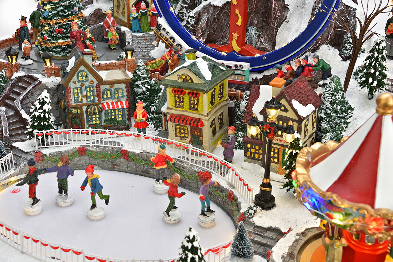 Weihnachtsdorf mit Eisenbahn und Schlittschuhbahn aus Poly Weihnachtsdorf, Miniaturdorf, Eislaufbahn, Modelleisenbahn, Winterlandschaft