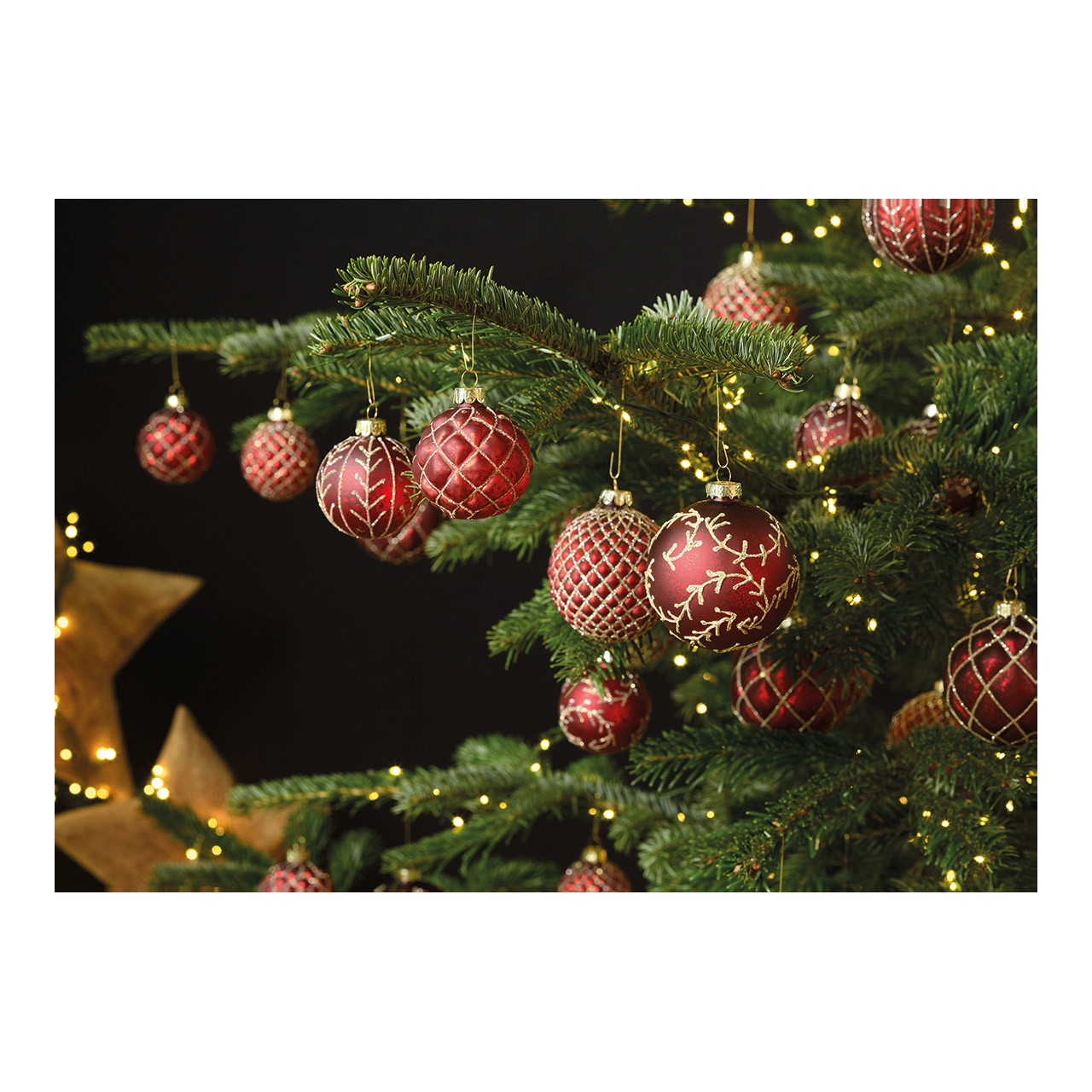 Weihnachtskugeln, rote Kugeln, goldene Muster, Christbaumschmuck