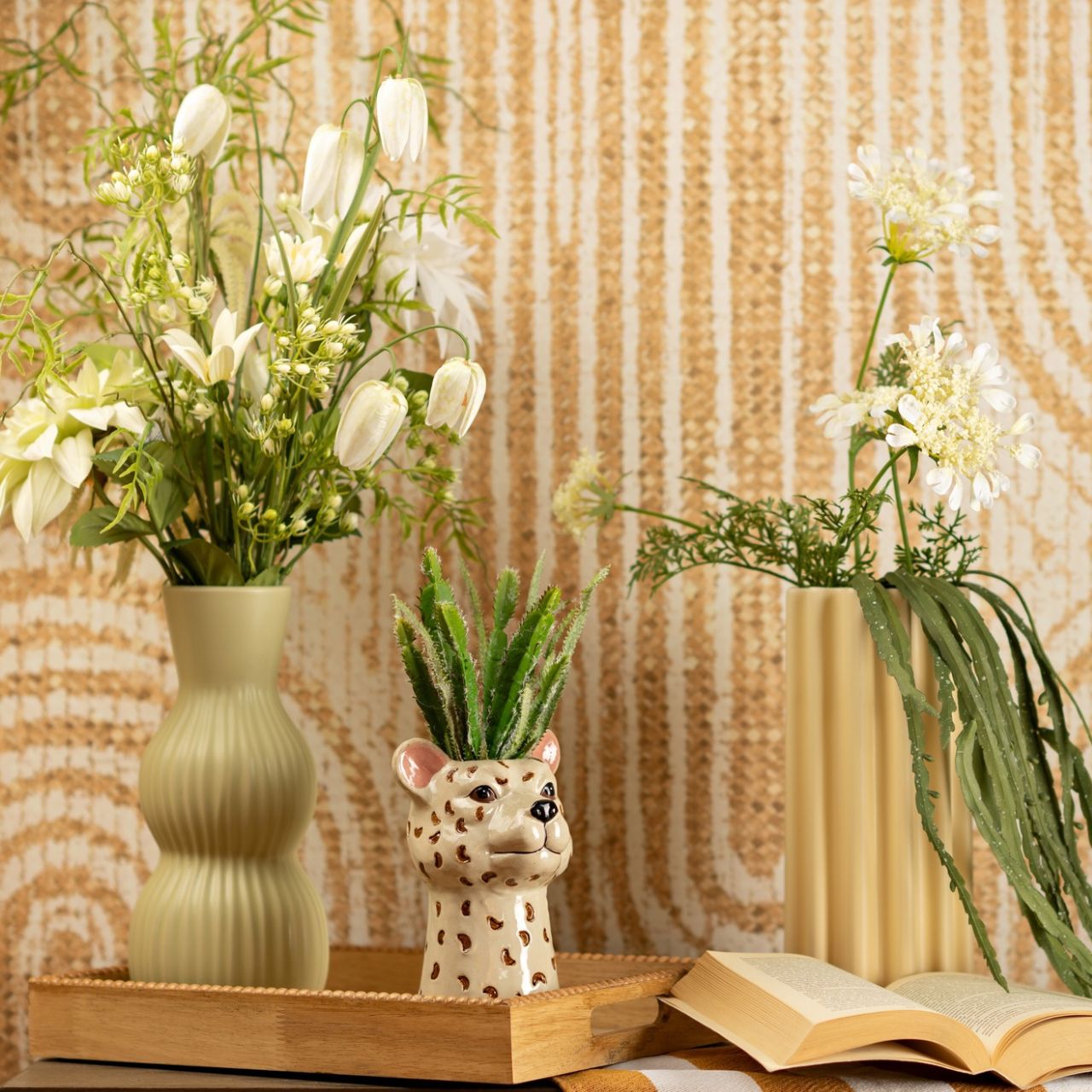 Keramikvase, Leoparden-Pflanzgefäß, Tiermotiv, Cremefarben, Gerippte Vase