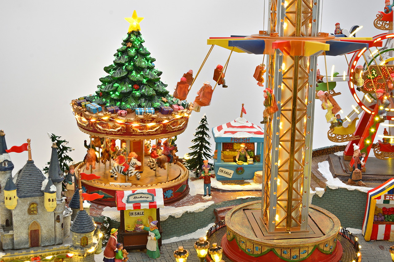 Weihnachtsdorf, Jahrmarkt, Karussell, Winterlandschaft, Miniaturdekoration
