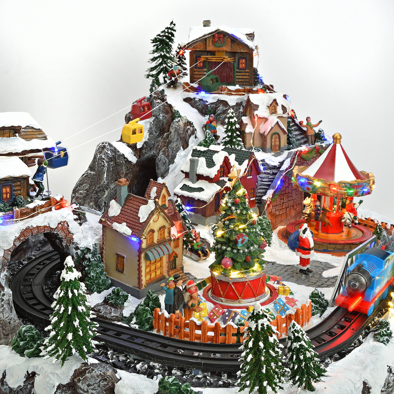 Train de Noël, manège, sapin de Noël tournant, téléphérique, mobile, éclairage LED, avec musique, adaptateur, piles non fournies, en polyéthylène coloré (L/H/P) 69 x 40 x 57 cm, hors 2 piles AAA Weihnachtsdorf, Modelleisenbahn, Winterlandschaft, LED-Beleuchtung, Karussell