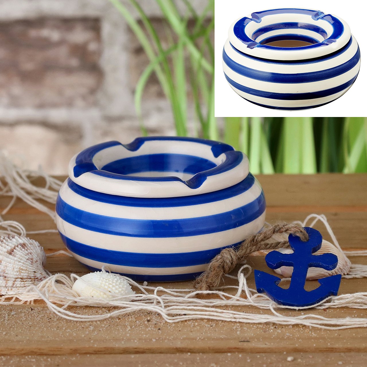 Maritime ceramic storm ashtray, blue/white (W/H/D) 11x6x11cm