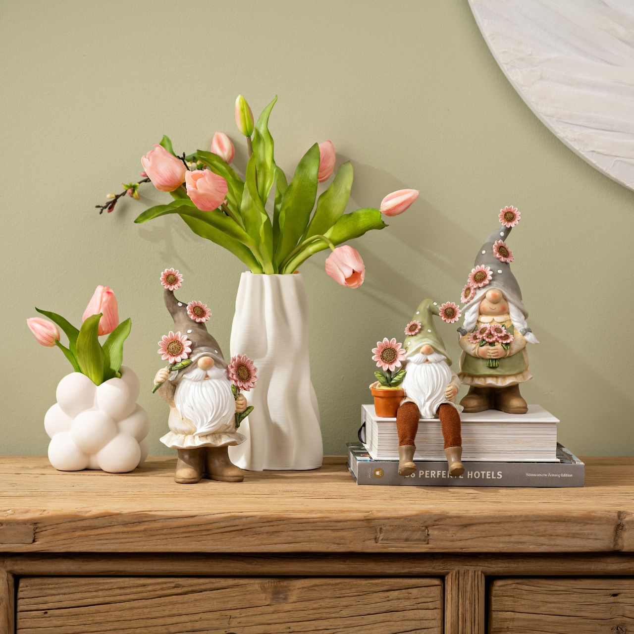 Figure garden gnome with flowers made of poly, 2-fold, colorful (W/H/D) 12x23x10cm Figure garden gnome with flowers made of poly, 2-fold, colorful (W/H/D) 12x23x10cm