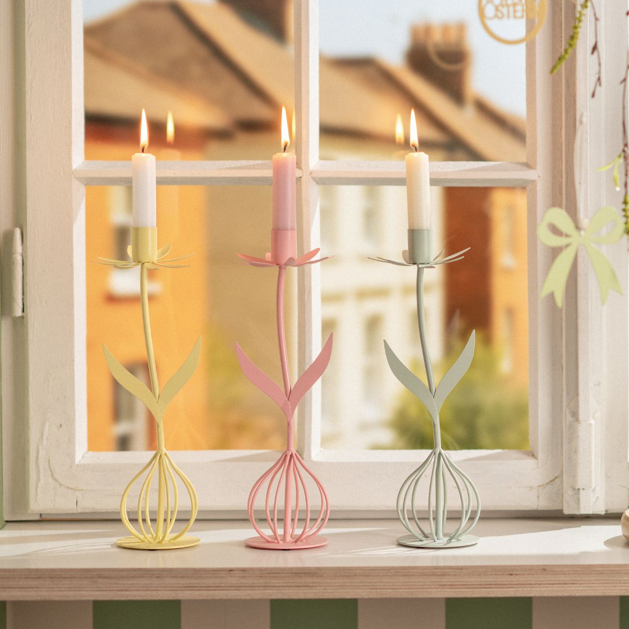 Kerzenhalter Blume aus Metall, 3-fach, Gelb/Rosa/Grün (B/H/T) 9x30x8cm Kerze, Pflanze, Kerzenständer
