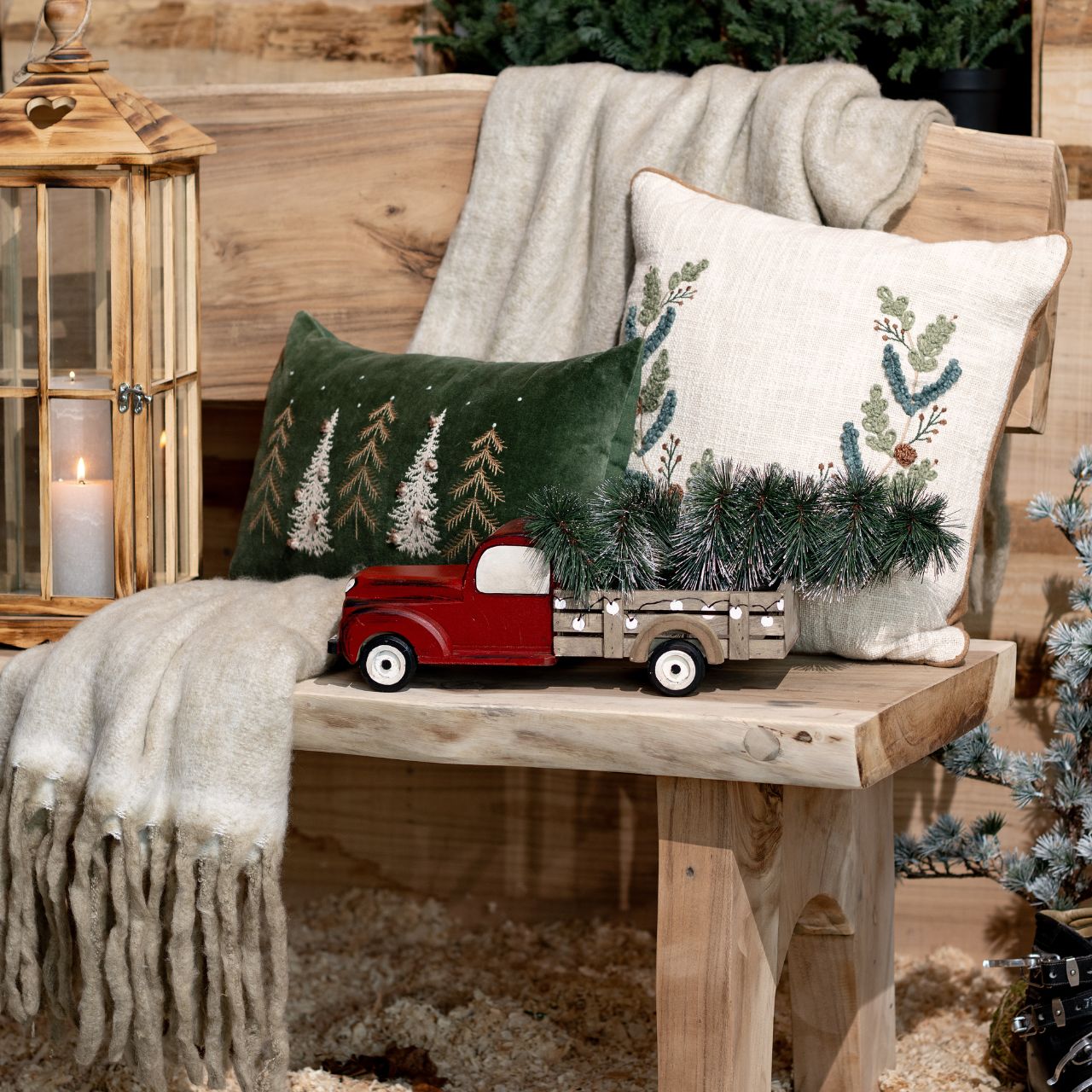 Weihnachtsauto aus Holz, Bunt (B/H/T) 50x17x15cm Topfpflanze, Kleintransporter, Baum, Rad, Pflanzgefäß