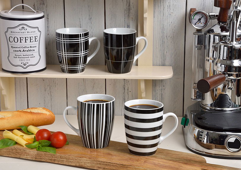 Becher Streifen schwarz-weiß aus Porzellan, 4-fach sortiert, 10 cm 300ml Becher Streifen schwarz-weiß aus Porzellan, 4-fach sortiert, 10 cm 300ml
