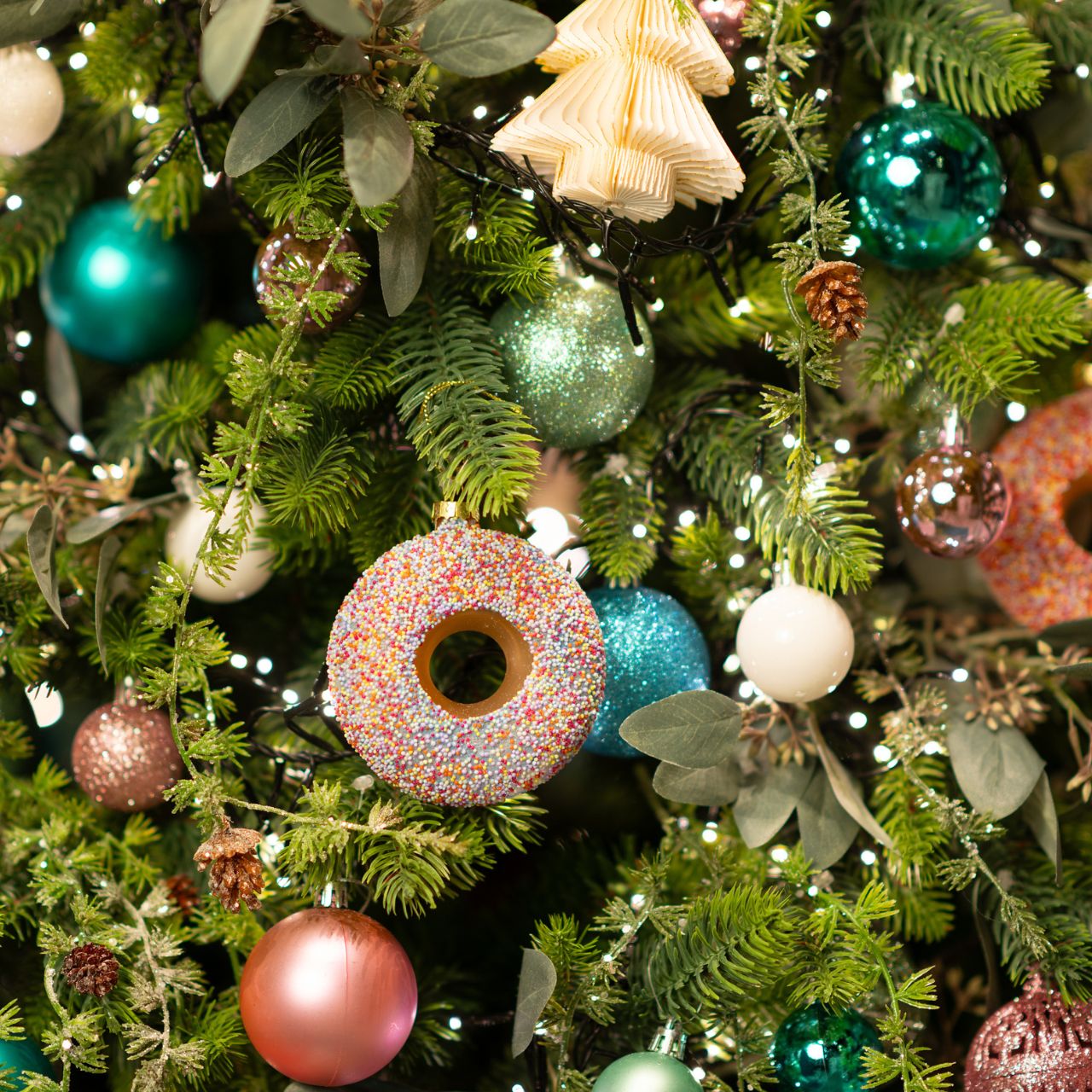 Rosquilla de cristal para colgar en Navidad, 2 pliegues, colorida (A/A/A) 9x9x3cm Rosquilla de cristal para colgar en Navidad, 2 pliegues, colorida (A/A/A) 9x9x3cm