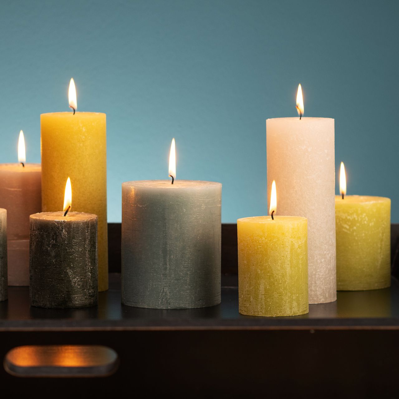 Bougie Shimmer Finish en cire or (L/H/P) 6,8x9x6,8cm Bougie Shimmer Finish en cire or (L/H/P) 6,8x9x6,8cm