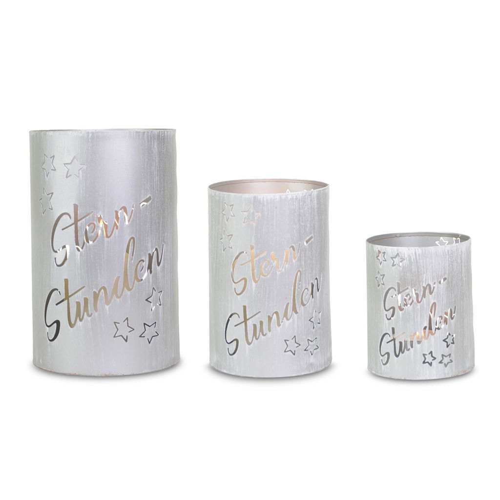 Set di lanterne Sternstunden, metallo, 13x13x20 / 10x10x15 / 8x8x10, 3 pezzi/set, argento lavato, EAN 13x13x20cm: 4065557001890 / EAN 10x10x15cm: 4065557001906 / EAN 8x8x10cm: 4065557001913 Manschette, Tasse
