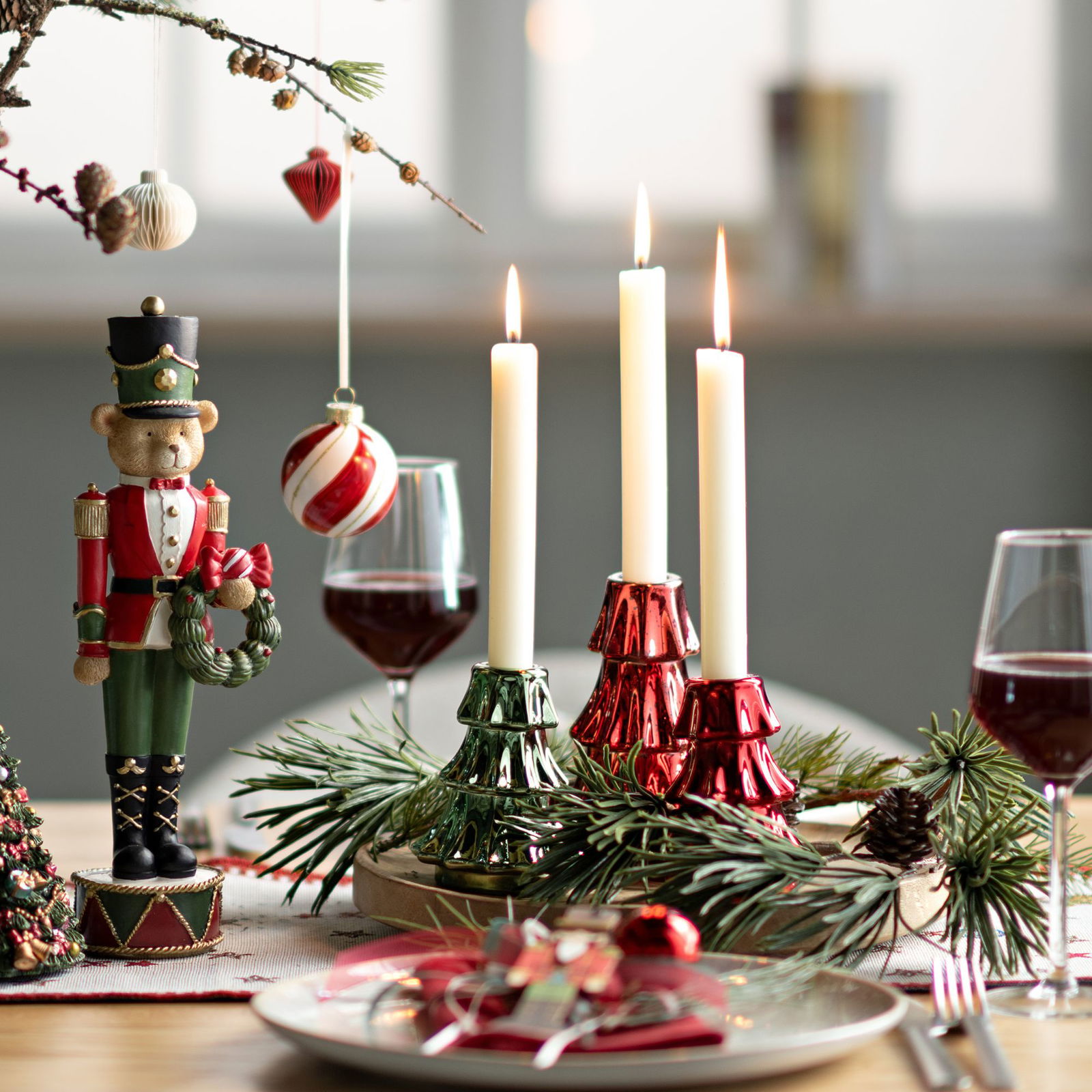 Kerze, Person, Kerzenständer