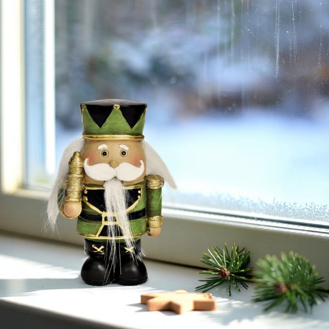 Nutcracker made of poly green 2-fold, (W/H/D) 7x14x8cm Nutcracker made of poly green 2-fold, (W/H/D) 7x14x8cm