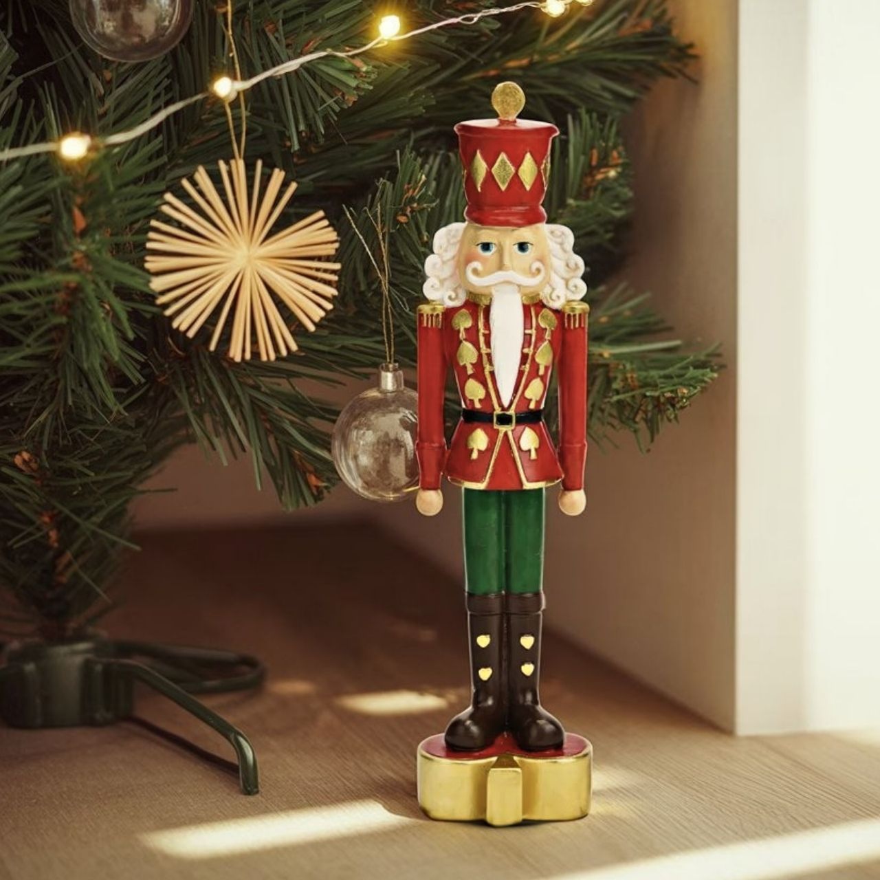 Notenkraker van poly rood (B/H/D) 9x36x10cm Notenkraker van poly rood (B/H/D) 9x36x10cm