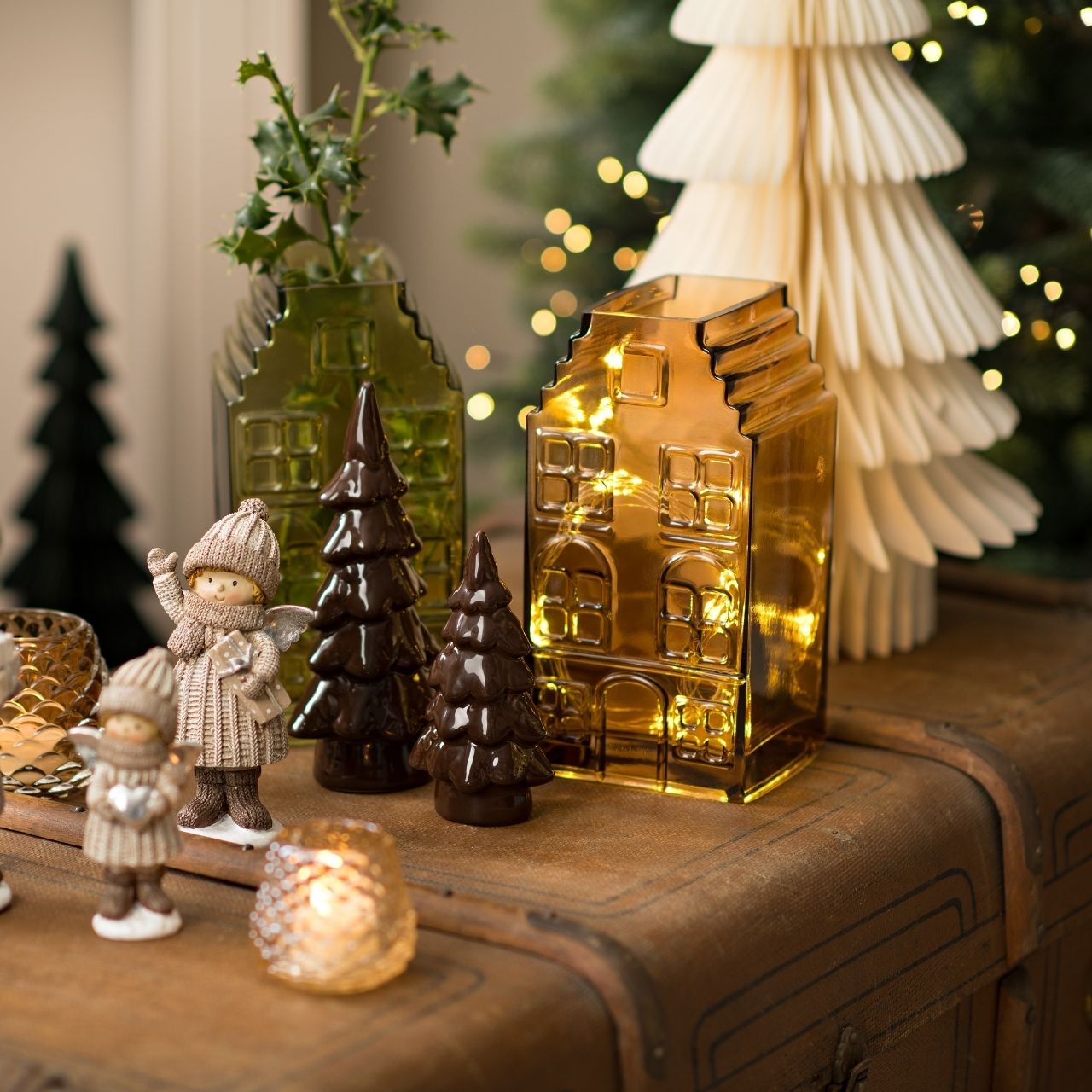 Vase Haus aus Glas Braun (B/H/T) 12x25x12cm Weihnachtsdeko, Goldglas, Lichterkette, Miniaturfiguren, Holzdeko