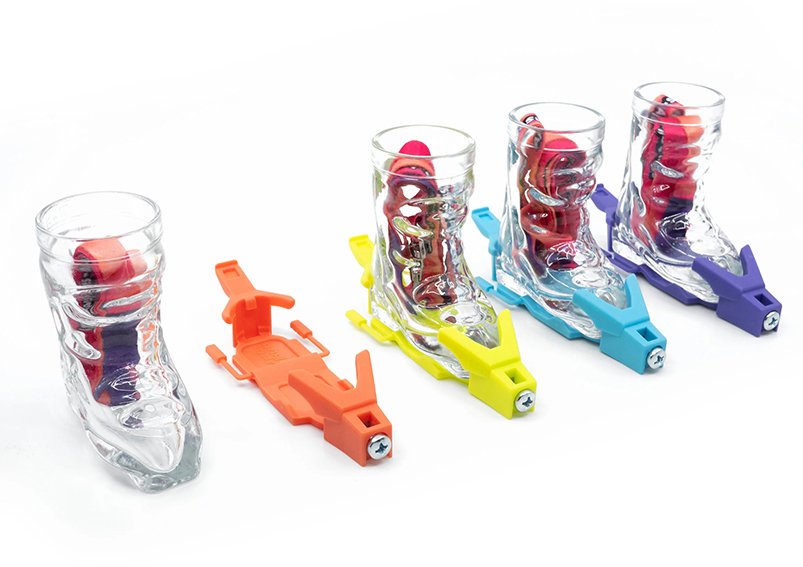 Apres-Allstars Skischuhe Schnapsglas Set mit Bindung, Lanyards 4-er Set, aus Glas bunt 4cl Glas 69x36x74mm, Bindung 110x38x24mm