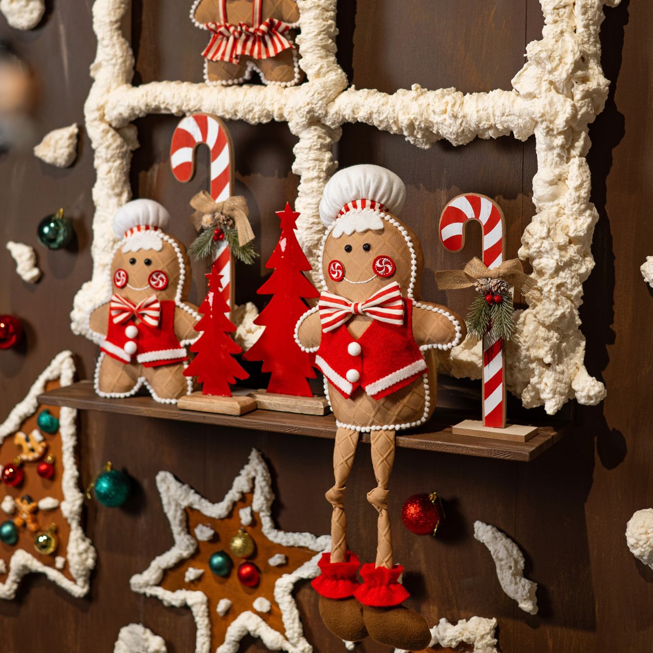 Candy cane stand made of poplar wood red, white (W/H/D) 10x31x5cm Candy cane stand made of poplar wood red, white (W/H/D) 10x31x5cm