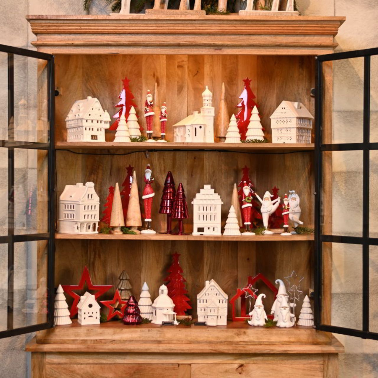 Aufsteller Haus aus Mangoholz rot (B/H/T) 19x20x2cm Aufsteller Haus aus Mangoholz rot (B/H/T) 19x20x2cm