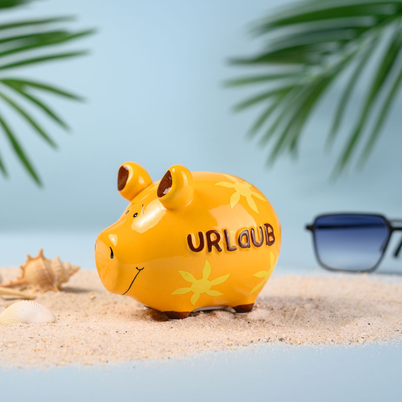 Sparschwein Company Sparschwein "Urlaub" aus Keramik, Gelb/Rot (B/H/T) 12,5x9x9cm Kleinschwein Zubehor, Sonnenbrille