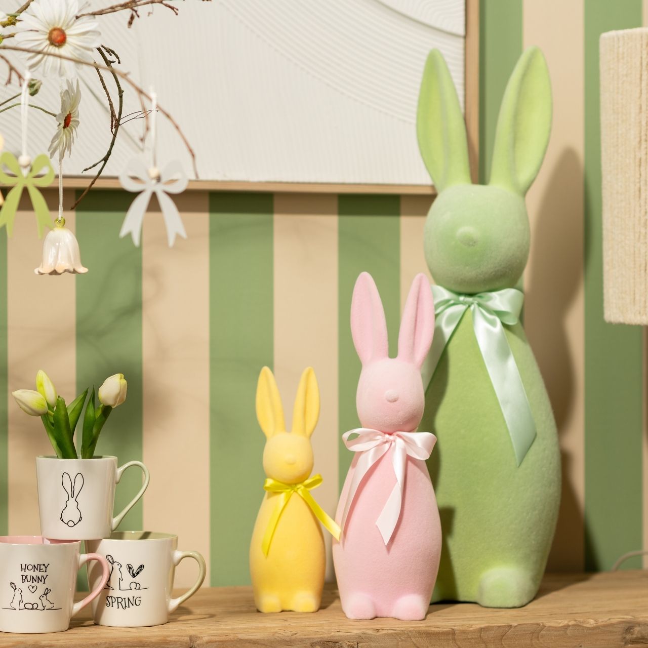 Hase beflockt mit Schleife aus Kunststoff, Gelb (B/H/T) 9x29x10cm Pokal, Kunst, Kunsthandwerk