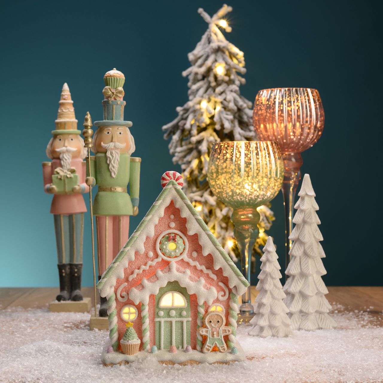 LED Lichthaus Lebkuchen aus Poly, Bunt (B/H/T) 19x24x15cm (exkl. 2xAAA) LED Lichthaus Lebkuchen aus Poly, Bunt (B/H/T) 19x24x15cm (exkl. 2xAAA)